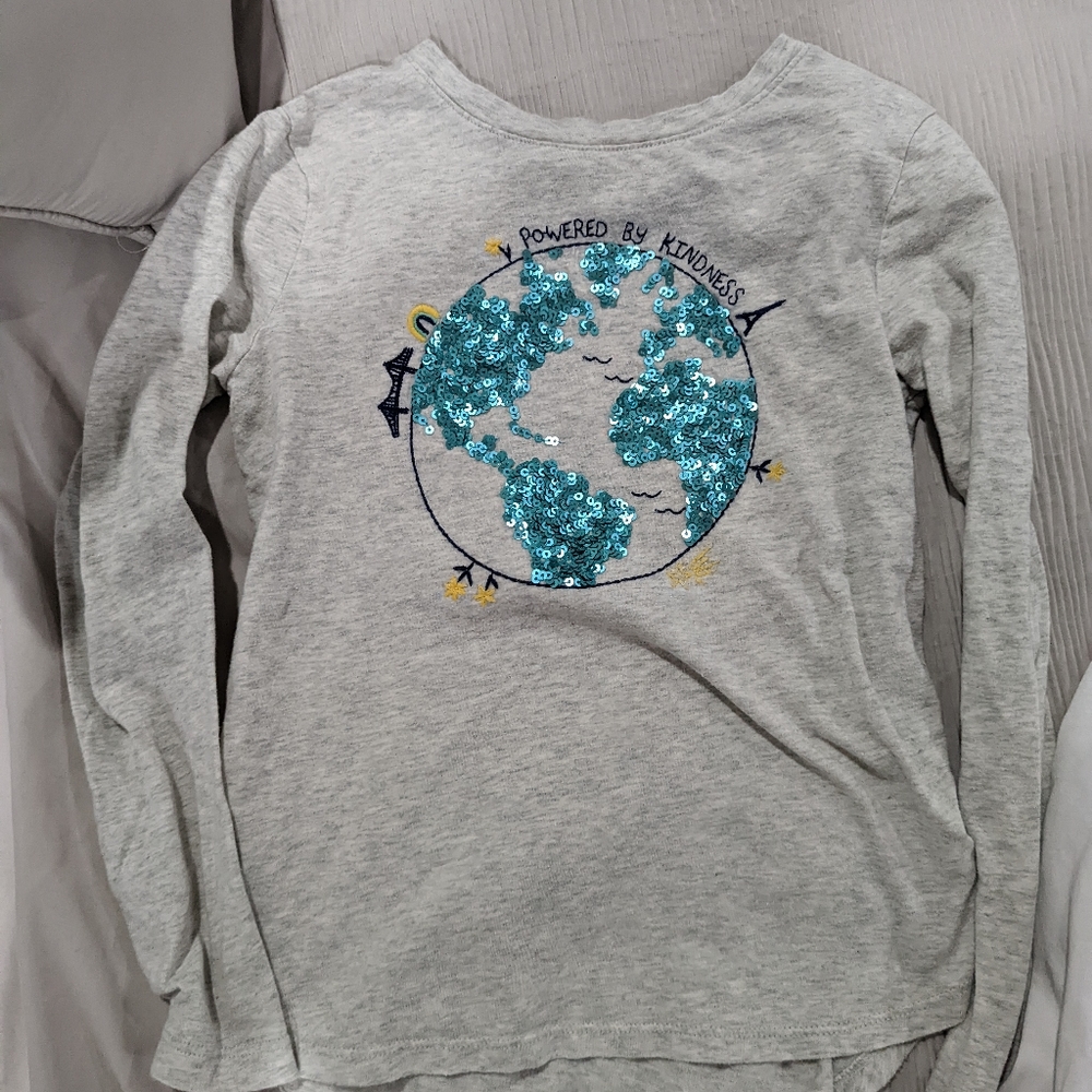 Gap long sleeves earth t shirt